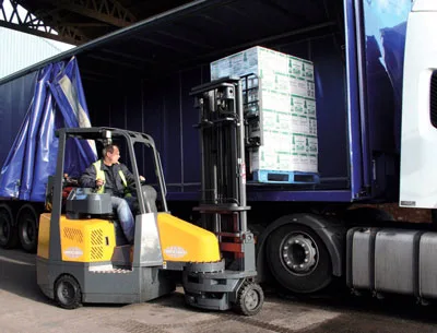 knikheftruck knikheftruck buiten vrachtwagen Mabo Lifting