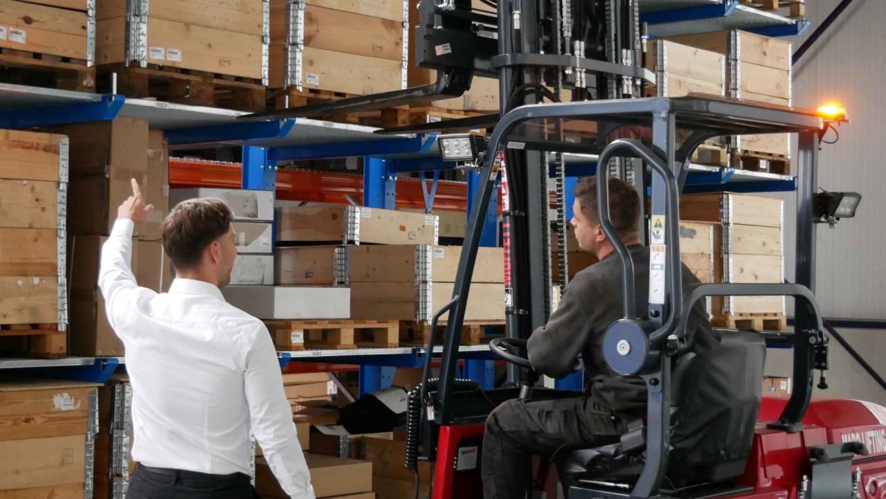 Mabo Academy Moffett meeneemheftruck