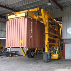 Straddle Carrier Combilift 2674