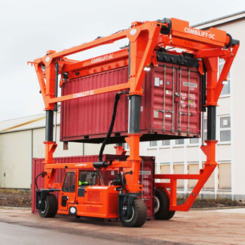 Straddle Carrier Combilift 2691
